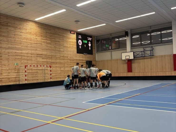 Mužům lázeňské procedury moc nesedly. Z Lázní Bohdaneč přivezli kotel a smolnou prohru